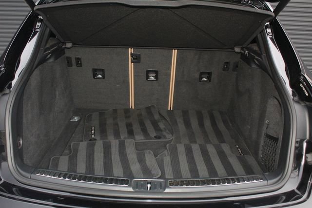 Certified 2023 Porsche Macan Base image 12