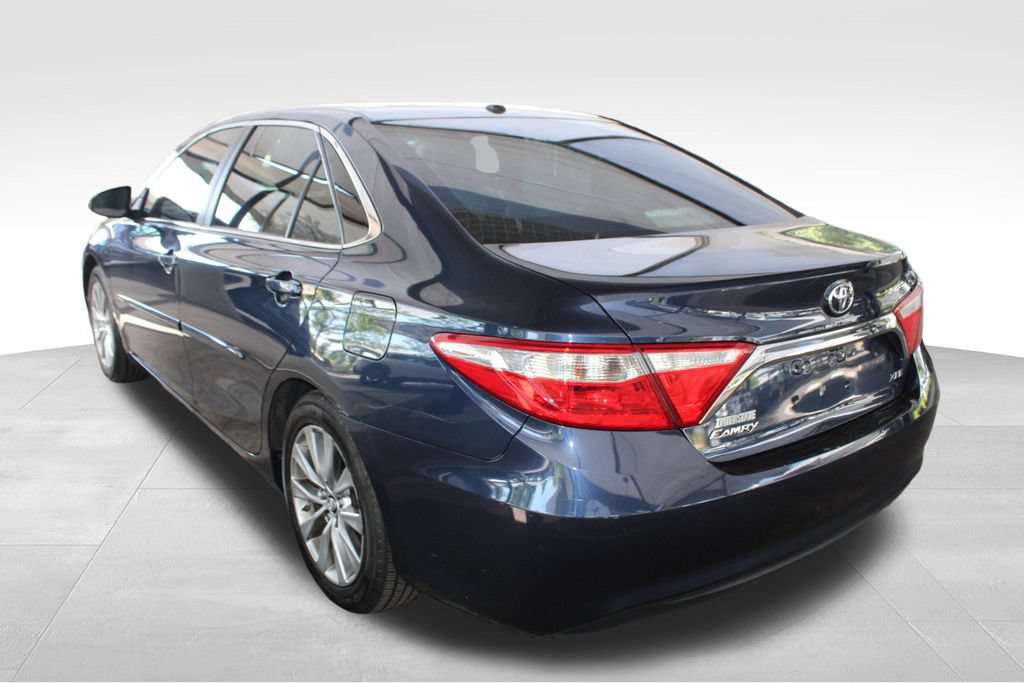 Used 2015 Toyota Camry XLE w/ Moonroof Package FWD image 13