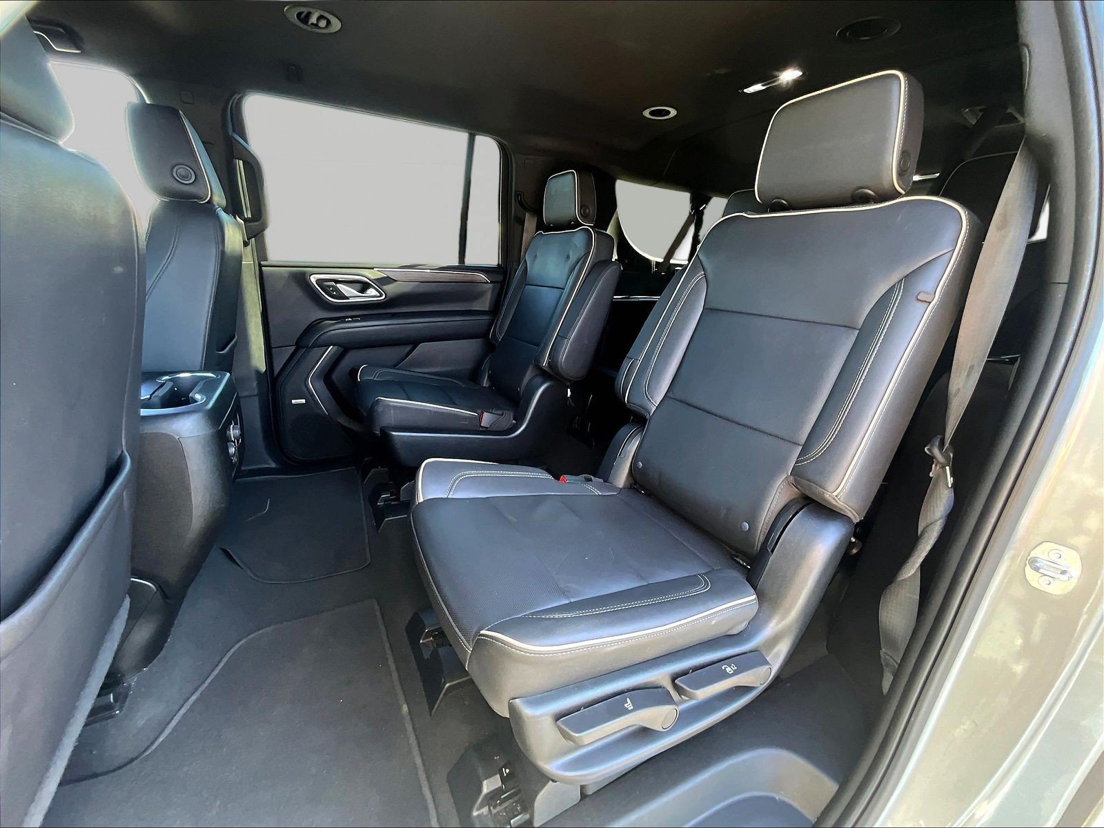 Used 2023 Chevrolet Suburban Premier AWD/4WD image 22