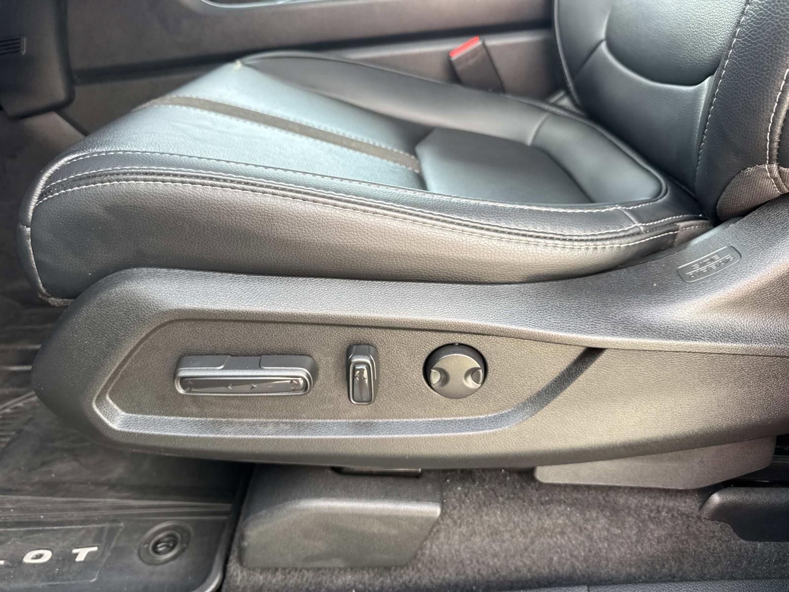 Used 2025 Honda Pilot EX-L image 17