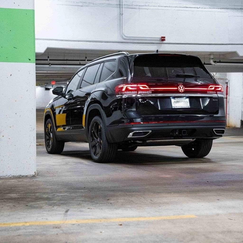 New 2026 Volkswagen Atlas SE w/ Black Wheel Package AWD/4WD image 5