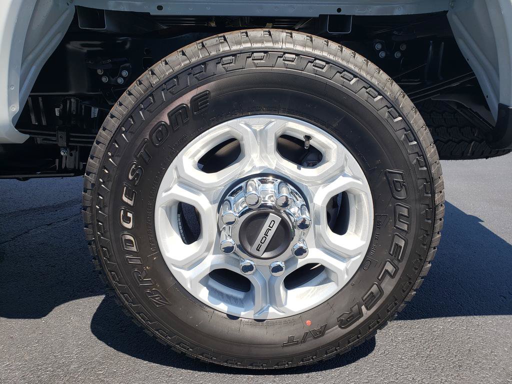 New 2026 Ford F350 XLT w/ FX4 Off-Road Package AWD/4WD image 12