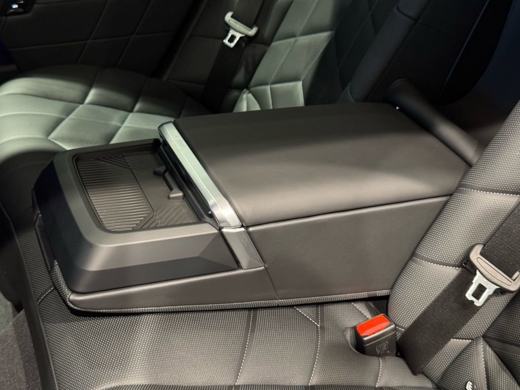 Used 2025 BMW 760i xDrive image 42