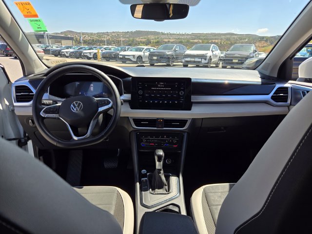 Used 2025 Volkswagen Taos SE FWD image 13