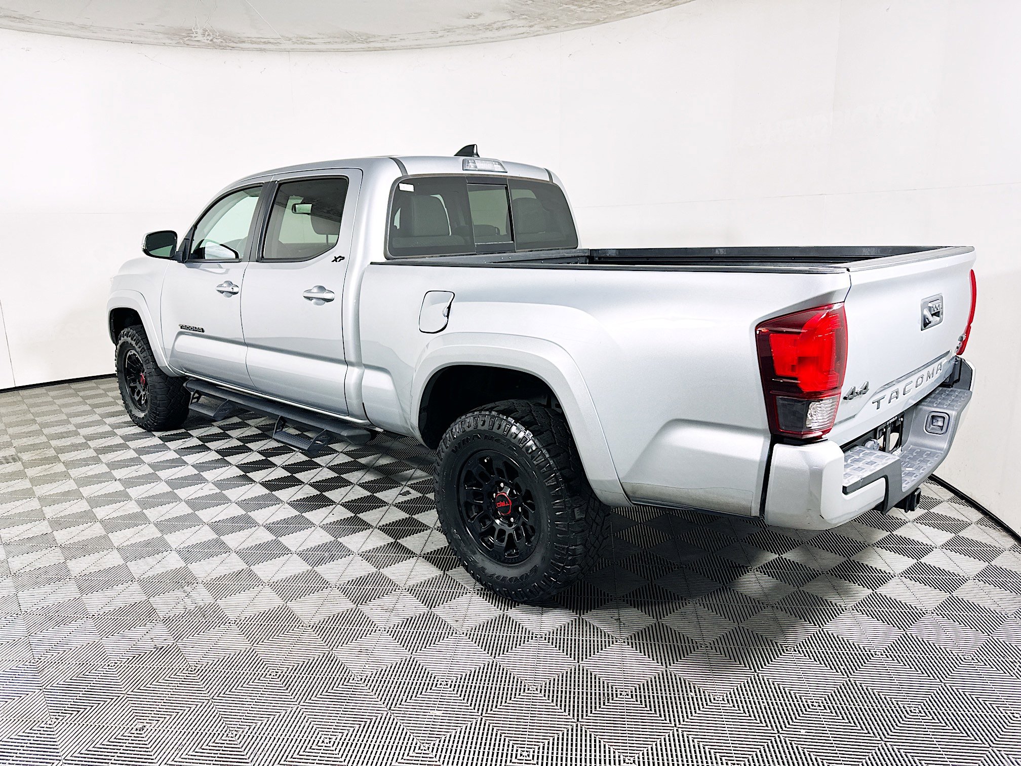 Used 2022 Toyota Tacoma SR5 w/ Technology Package AWD/4WD image 5