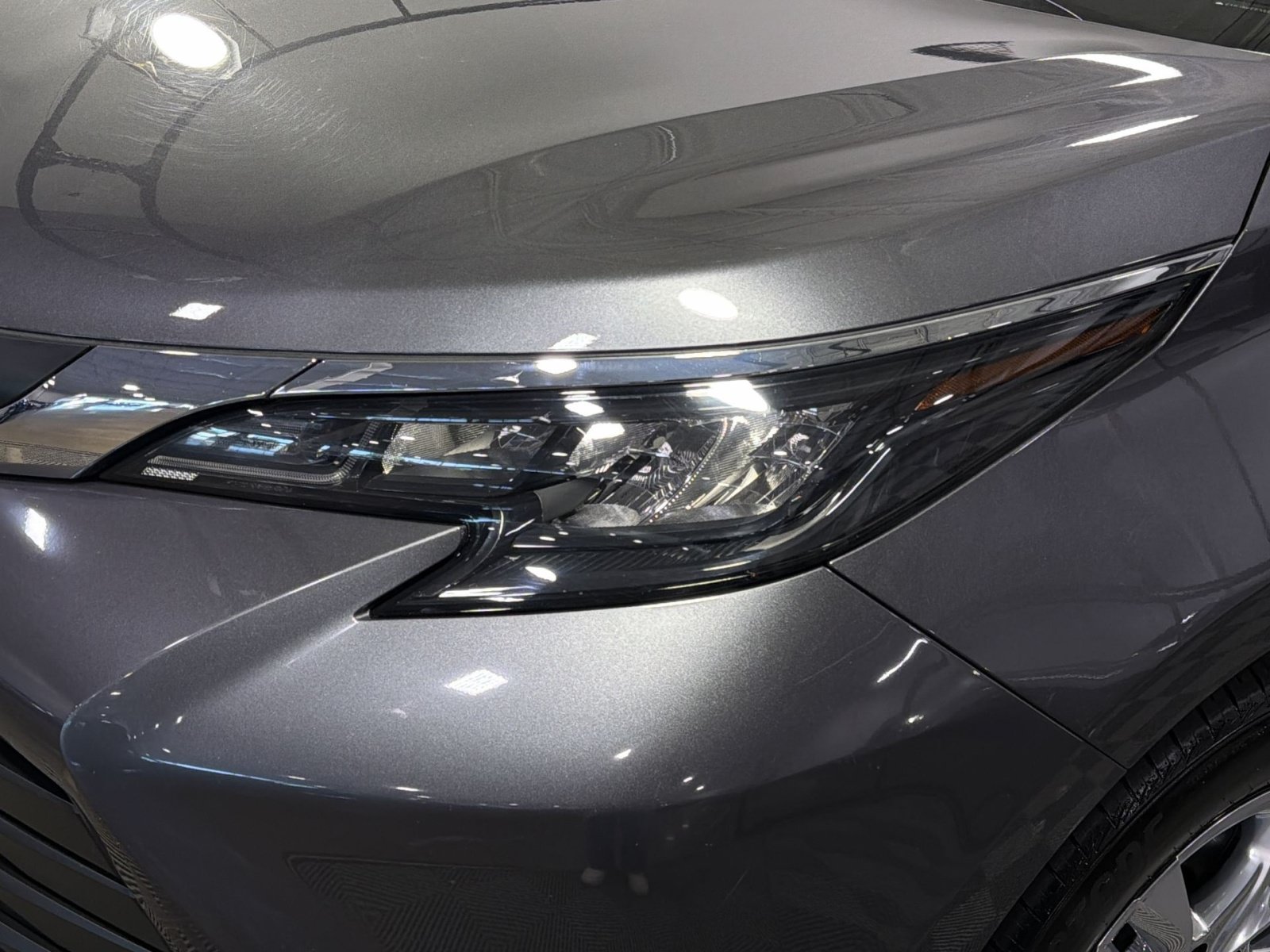 Used 2025 Toyota Sienna XLE w/ XLE Plus Package FWD image 8