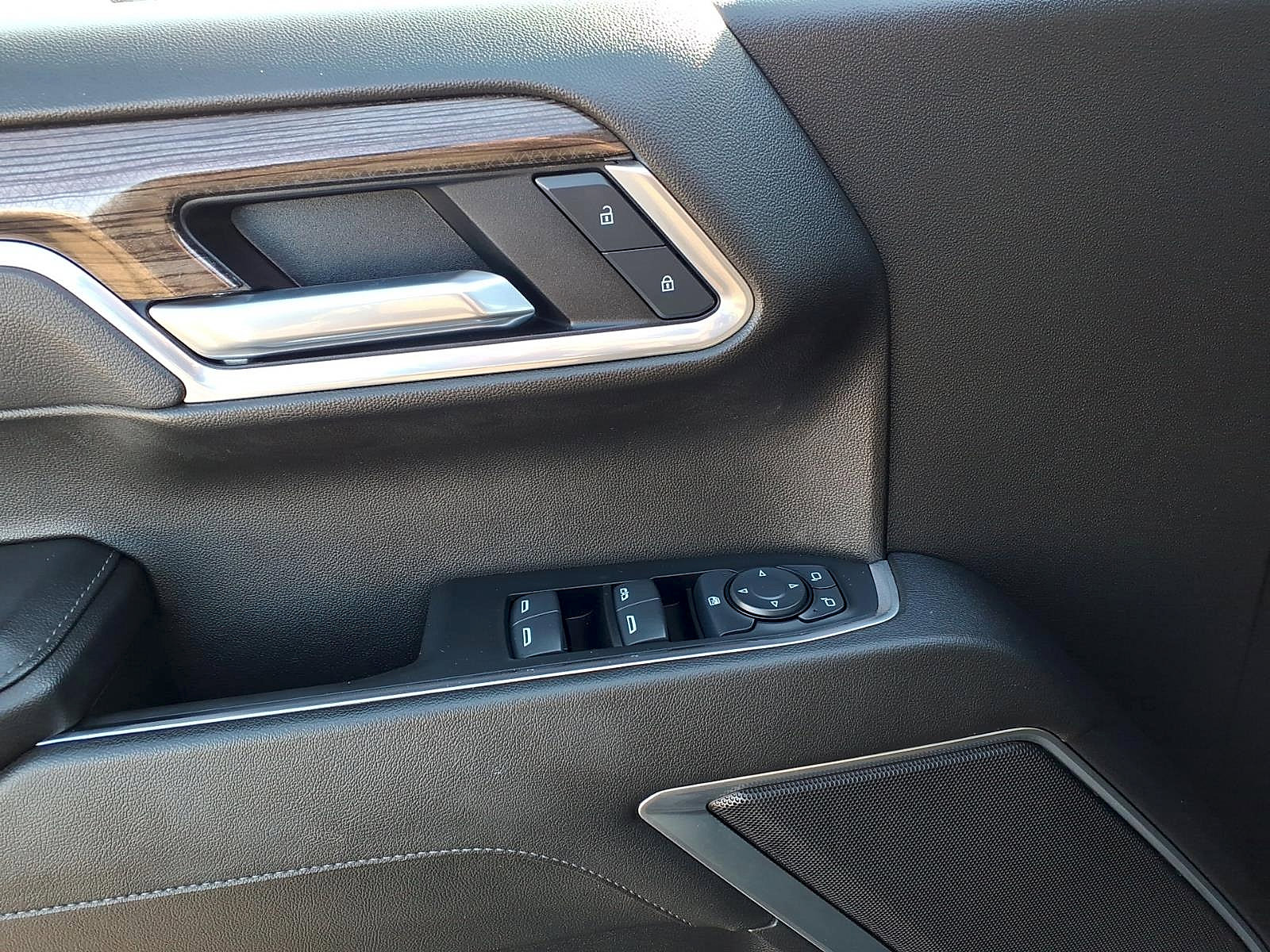 Certified 2025 Chevrolet Silverado 1500 LT image 9