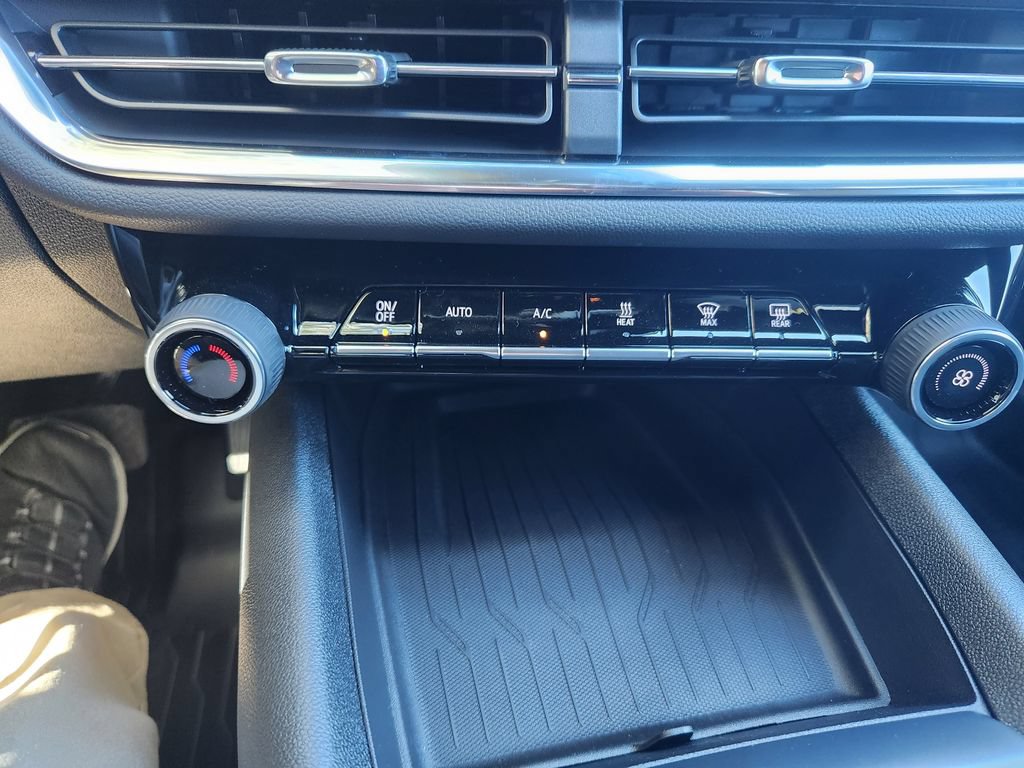 New 2026 Chevrolet Equinox EV LT FWD image 18