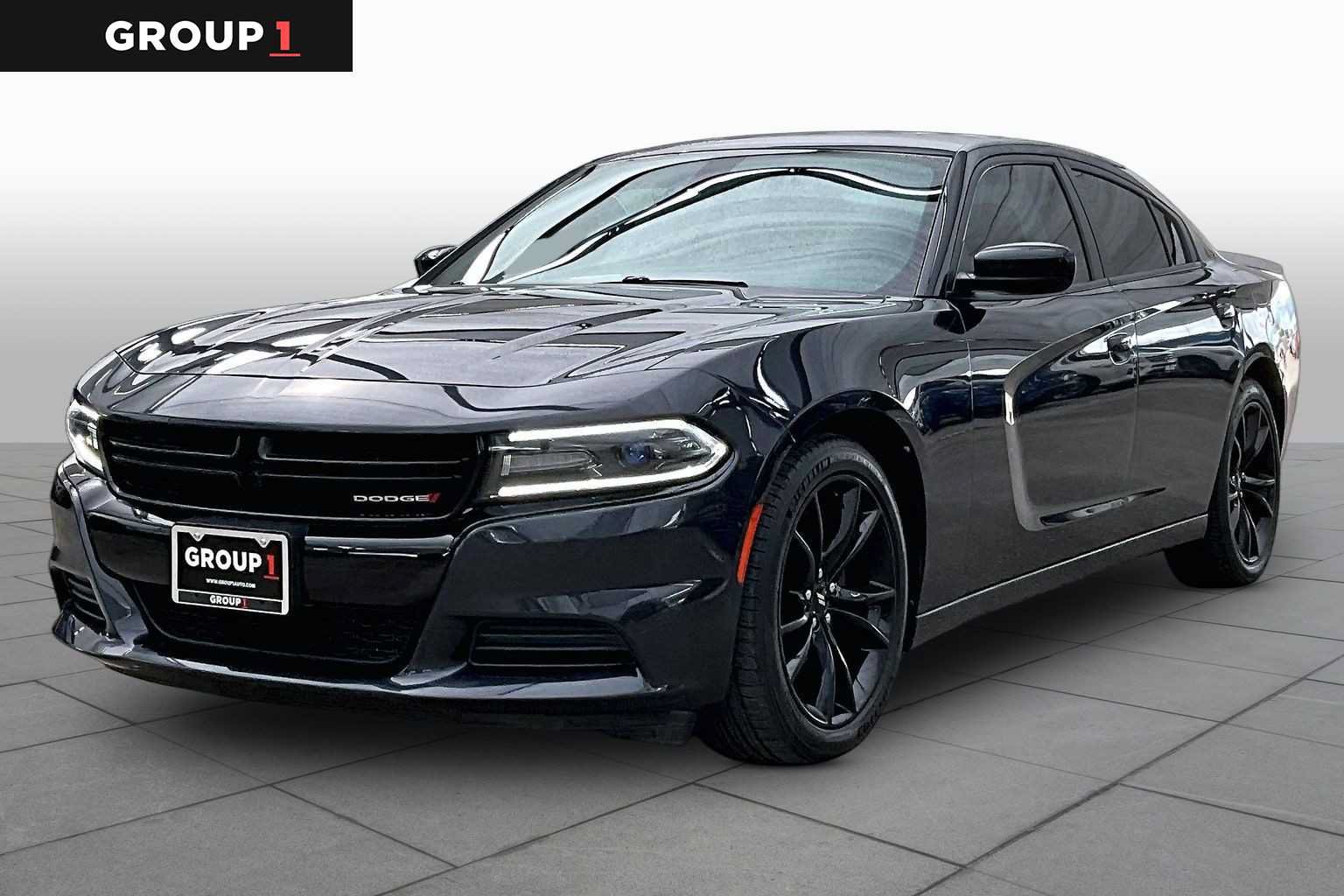 Used 2017 Dodge Charger SE w/ Blacktop Package RWD video 1