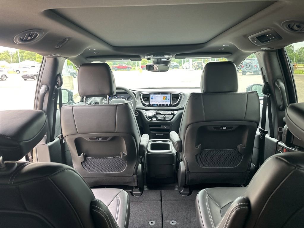 New 2026 Chrysler Pacifica Select image 22