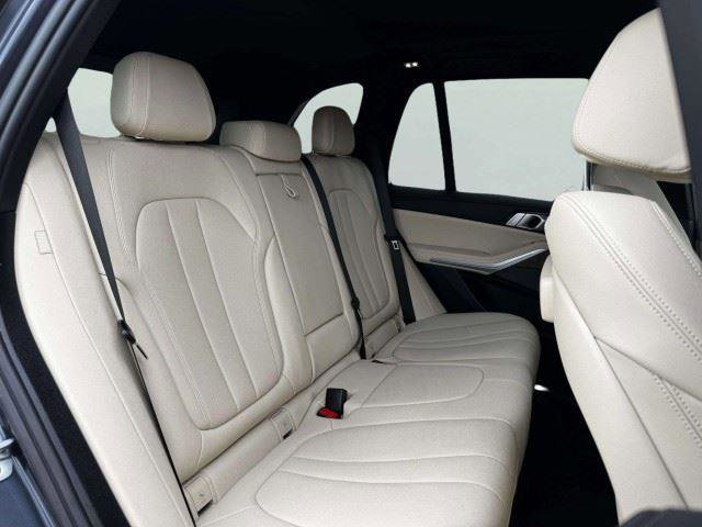 Used 2021 BMW X5 xDrive40i w/ Premium Package AWD/4WD image 47