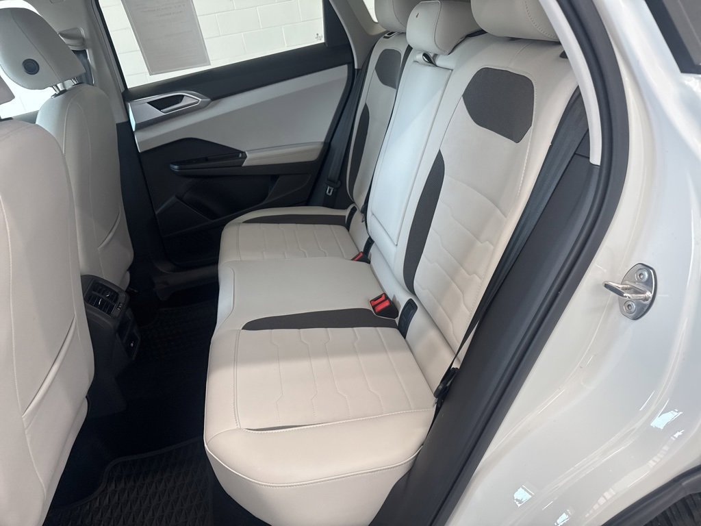 Certified 2025 Volkswagen Taos SE image 27