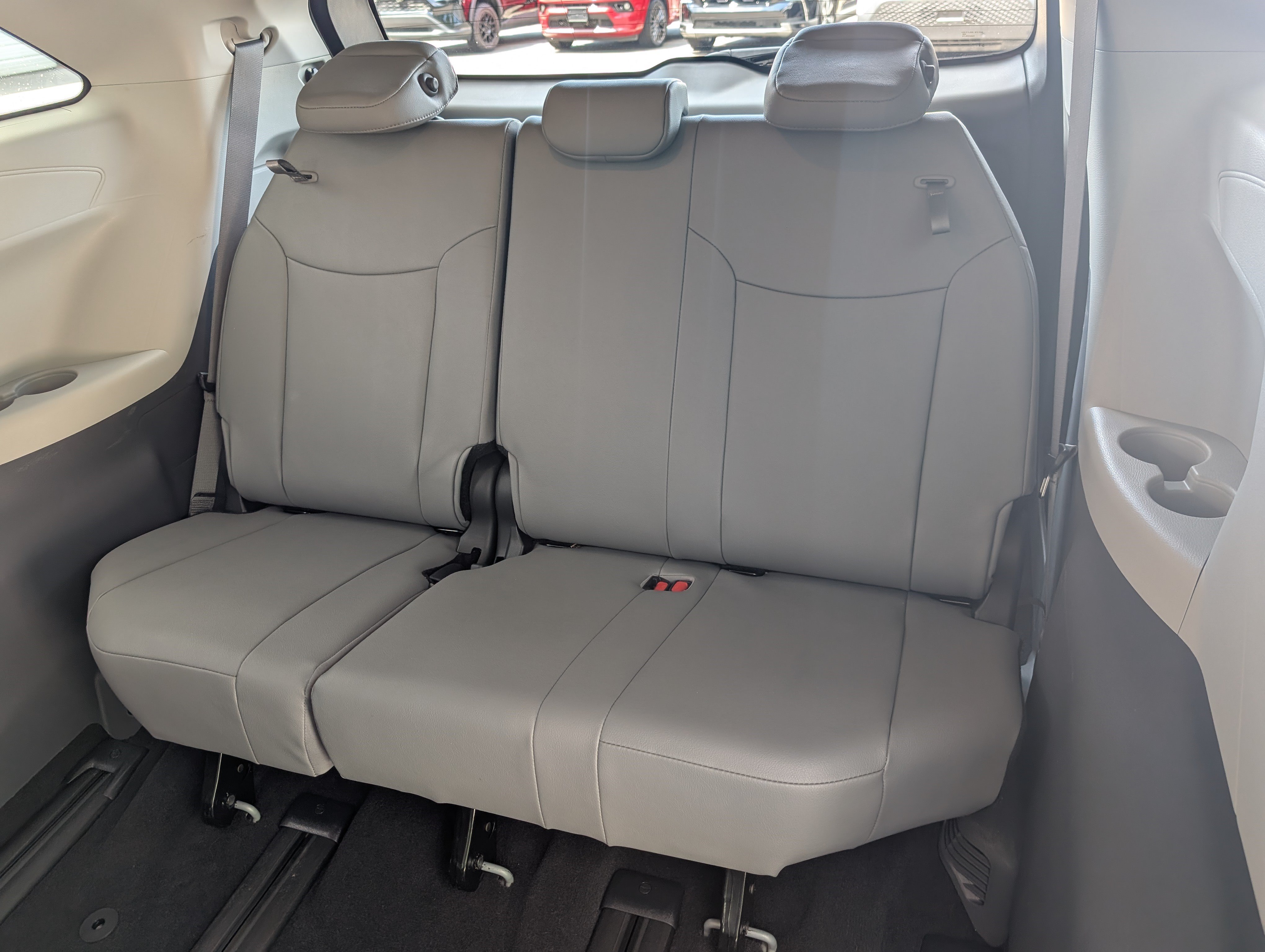 Used 2023 Toyota Sienna XLE FWD image 19