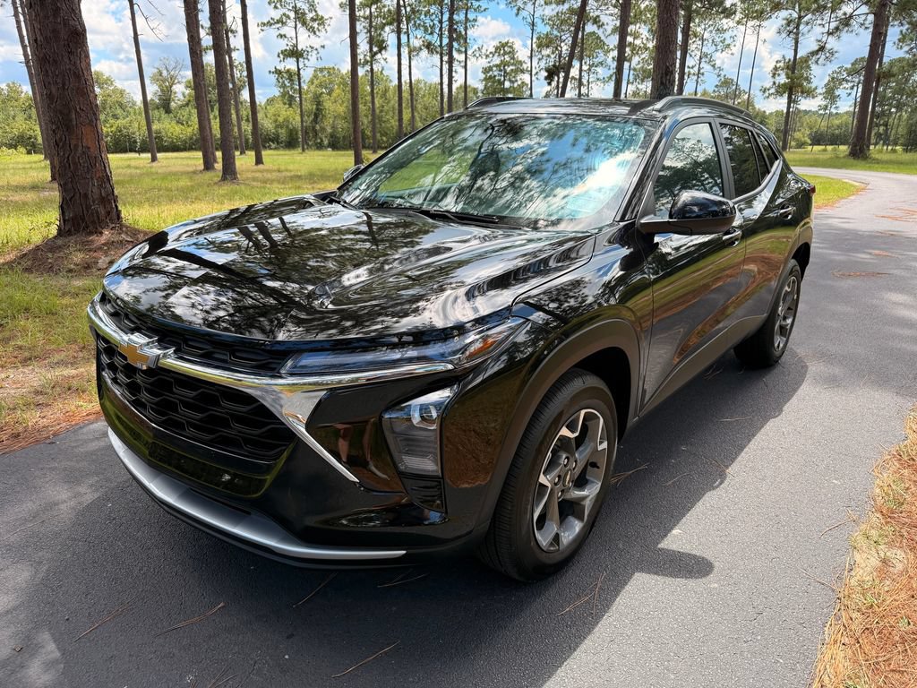 New 2026 Chevrolet Trax LT w/ Driver Confidence Package FWD image 1