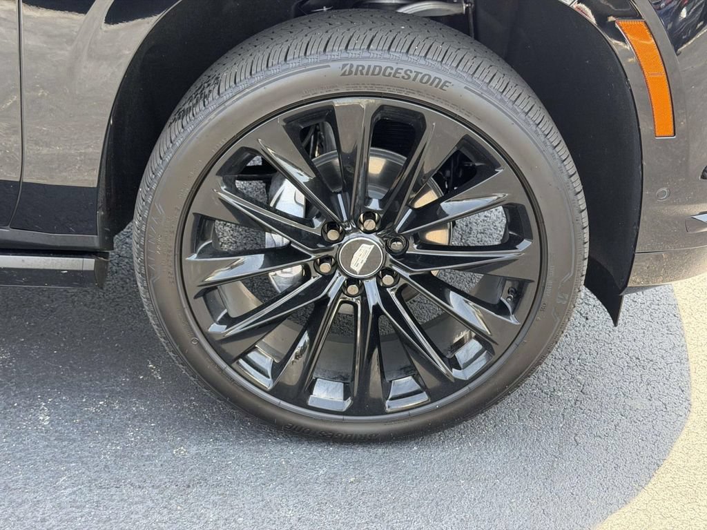 Certified 2026 Cadillac Escalade ESV Platinum Sport w/ LPO, ONYX Package AWD/4WD image 9