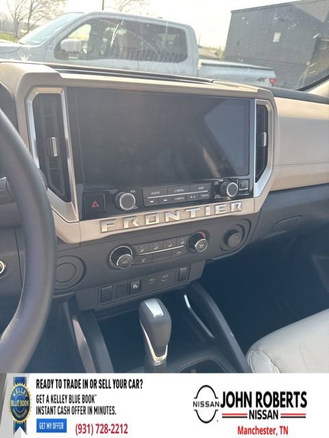 Used 2025 Nissan Frontier SV image 10