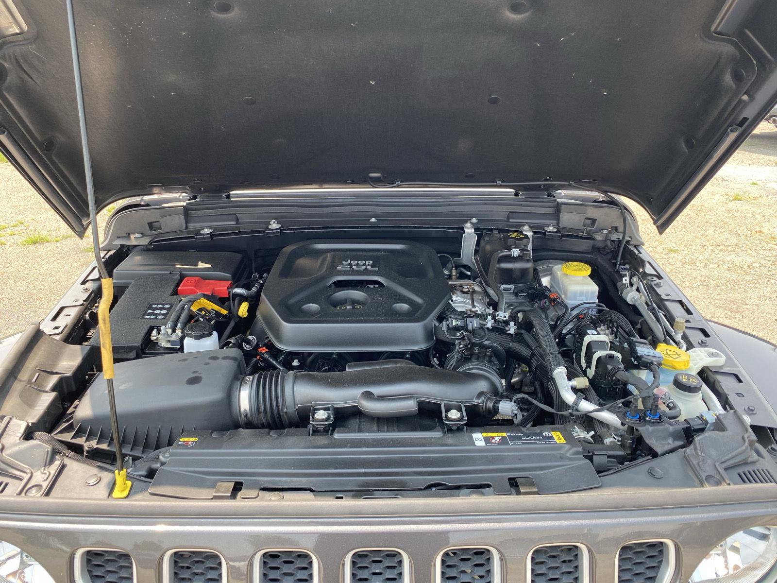 Used 2022 Jeep Wrangler Unlimited Sahara w/ Cold Weather Group AWD/4WD image 9
