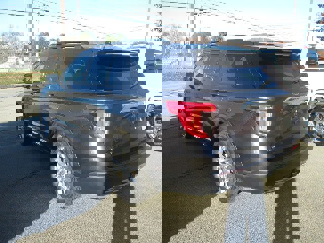 Used 2020 Ford Explorer XLT w/ Equipment Group 202A image 6