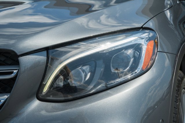 Used 2019 Mercedes-Benz GLC 300 4MATIC image 13