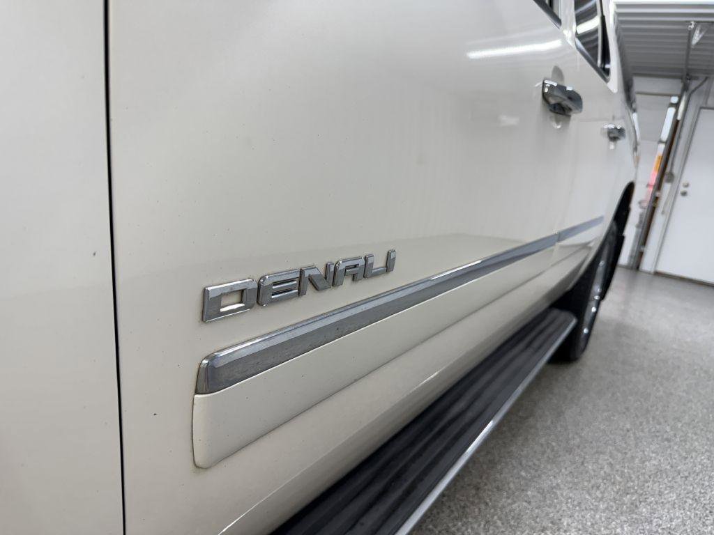 Used 2012 GMC Yukon XL Denali AWD/4WD image 10