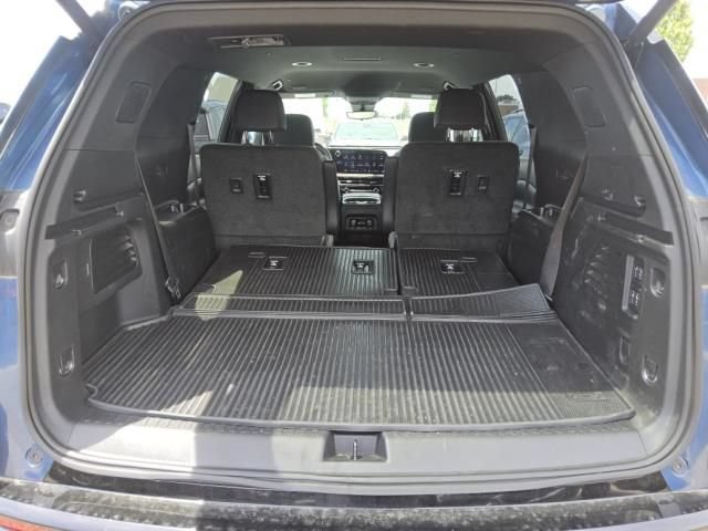 Used 2026 Chevrolet Traverse High Country w/ LPO, Floor Liner Package AWD/4WD image 9