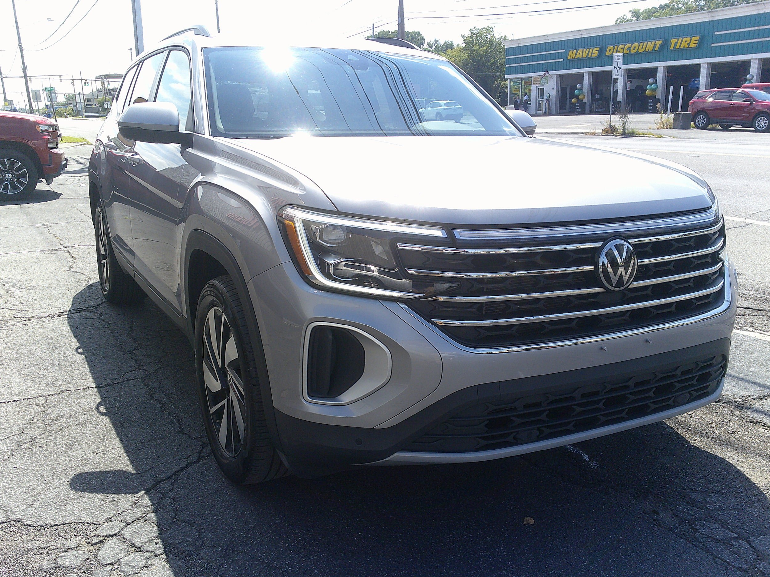 Used 2025 Volkswagen Atlas SE AWD/4WD image 5