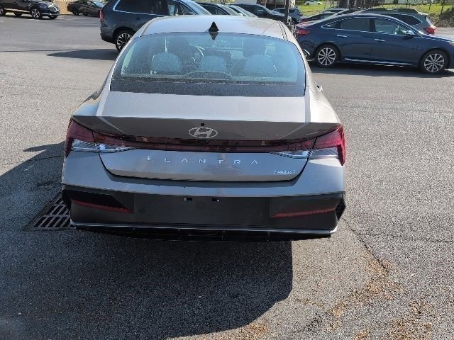 Used 2024 Hyundai Elantra Limited image 8