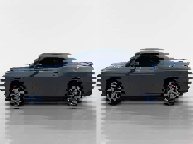 Used 2019 Dodge Challenger SXT image 2