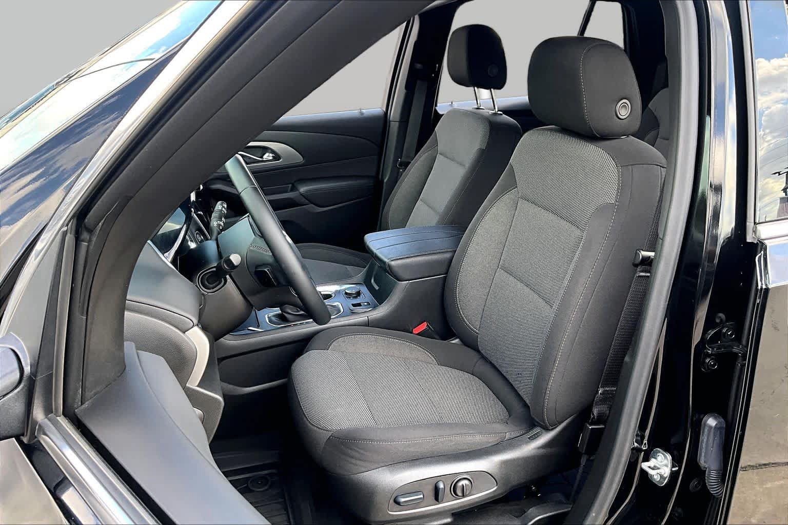 Used 2023 Chevrolet Traverse LT FWD image 8