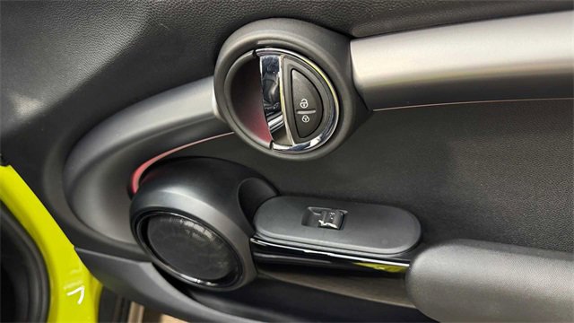 Used 2022 MINI Cooper S image 17