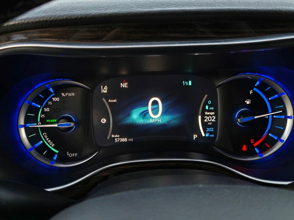 Used 2023 Chrysler Pacifica Limited image 25