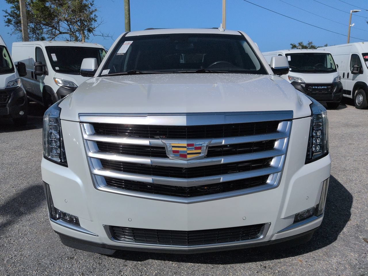 Used 2018 Cadillac Escalade Luxury RWD image 3