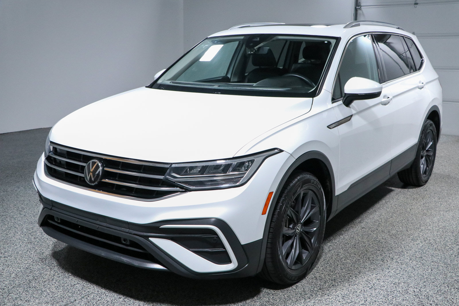 Used 2022 Volkswagen Tiguan SE FWD image 34