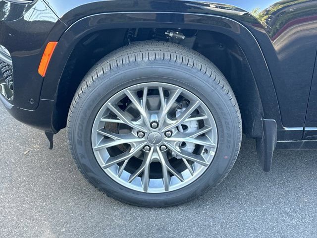 New 2025 Jeep Grand Cherokee Summit w/ Luxury Tech Group V image 11
