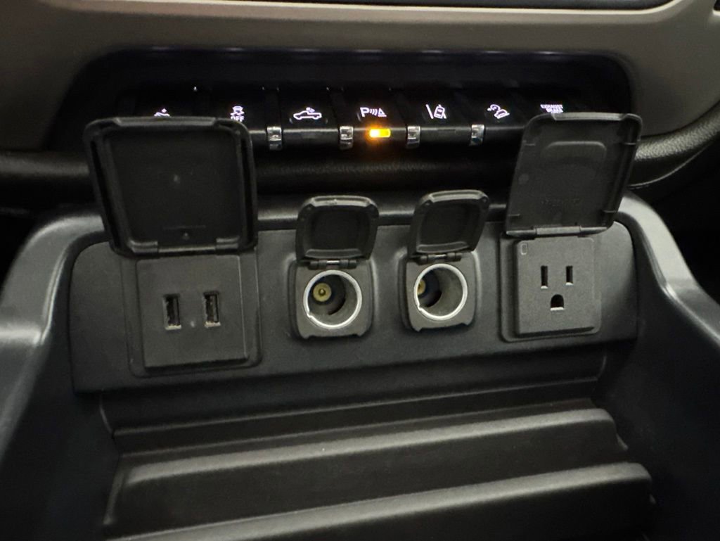 Used 2017 GMC Sierra 2500 Denali w/ Duramax Plus Package AWD/4WD image 37