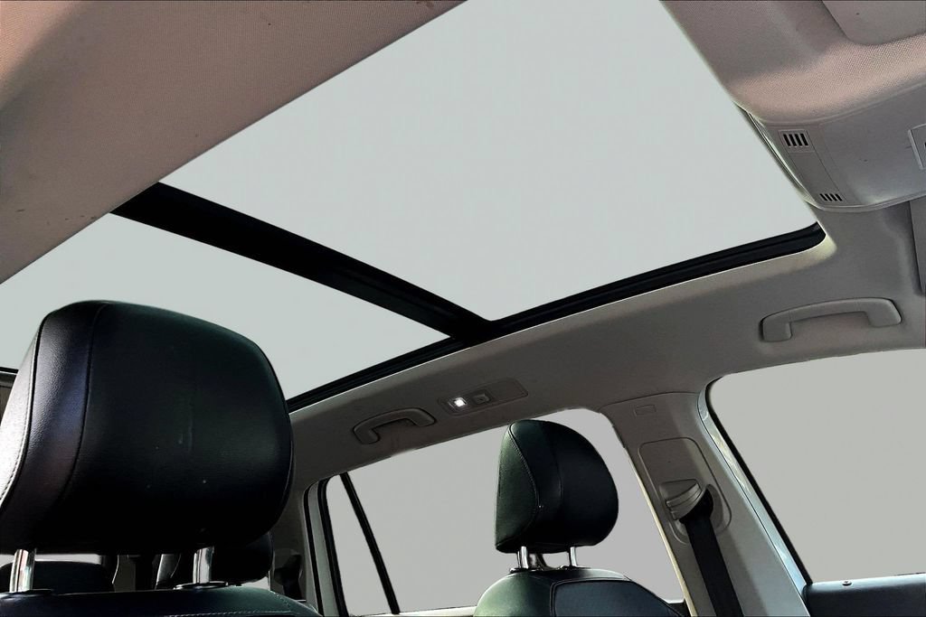 Used 2019 Volkswagen Tiguan SE w/ Panoramic Sunroof Package FWD image 25