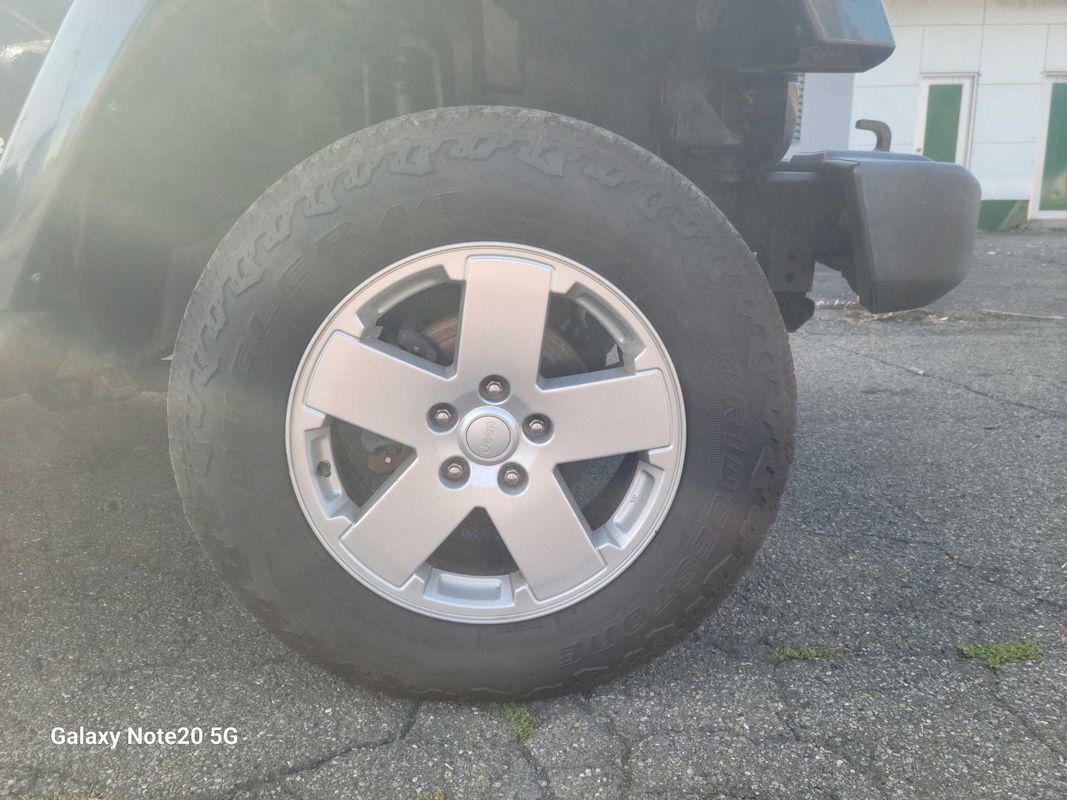 Used 2007 Jeep Wrangler Sahara AWD/4WD image 9