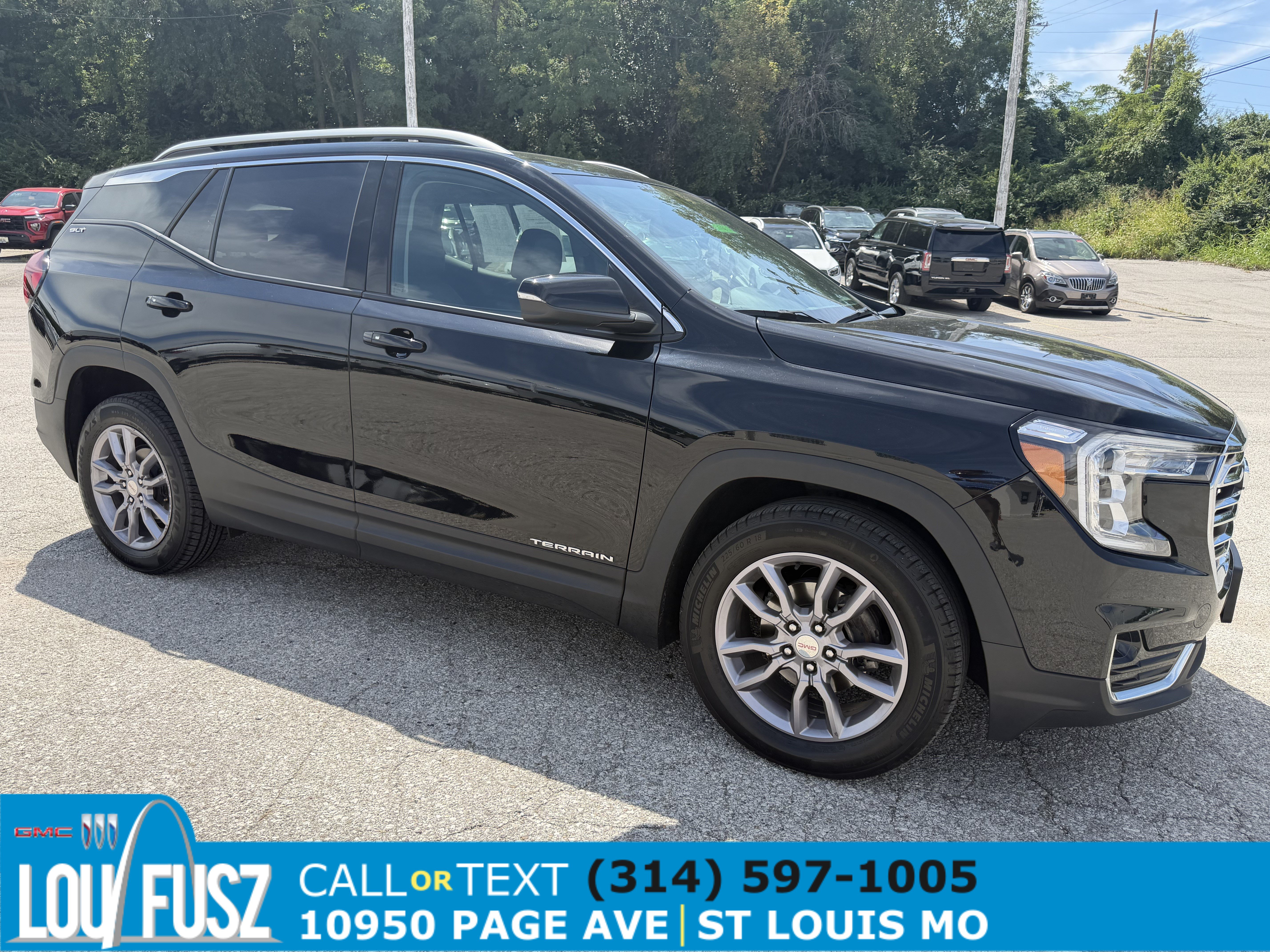Used 2024 GMC Terrain SLT FWD image 1