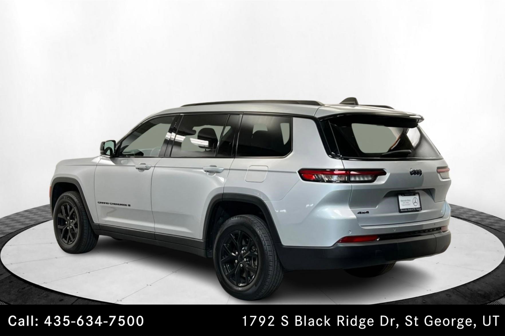 Used 2024 Jeep Grand Cherokee L Laredo image 3