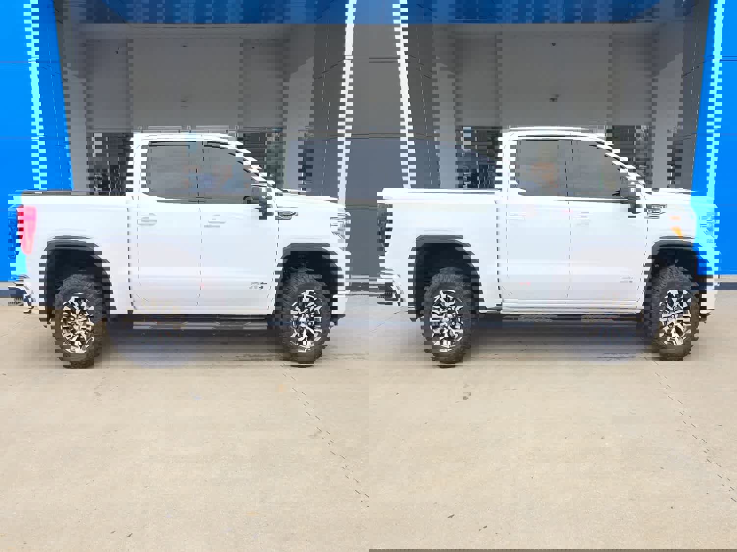 Used 2020 GMC Sierra 1500 AT4 w/ AT4 Premium Package image 1