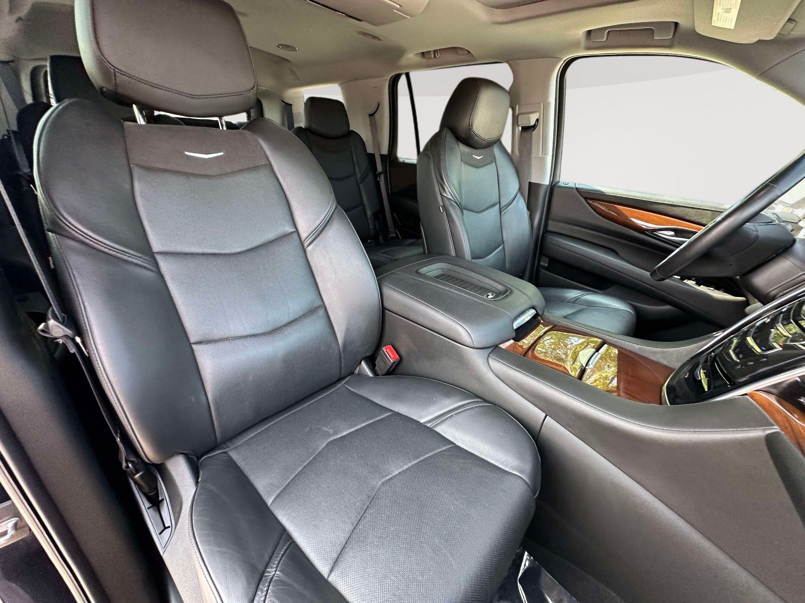 Used 2019 Cadillac Escalade Premium Luxury w/ LPO, Radiant Package AWD/4WD image 27