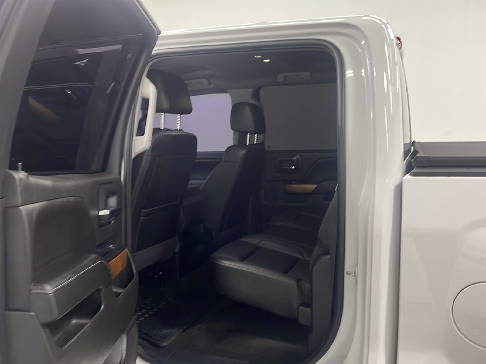 Used 2018 Chevrolet Silverado 1500 LTZ AWD/4WD image 14