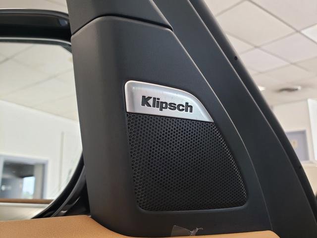 New 2025 Nissan Armada SL w/ Captain's Chari Seat Package image 20