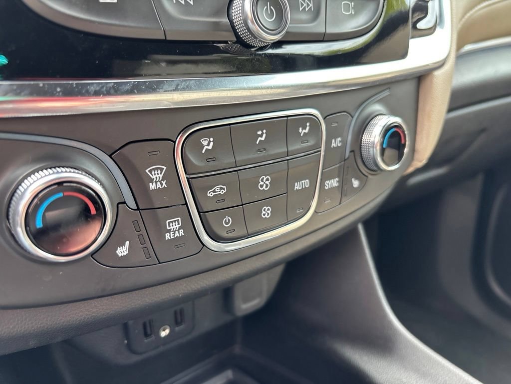 Used 2023 Chevrolet Traverse LT AWD/4WD image 27