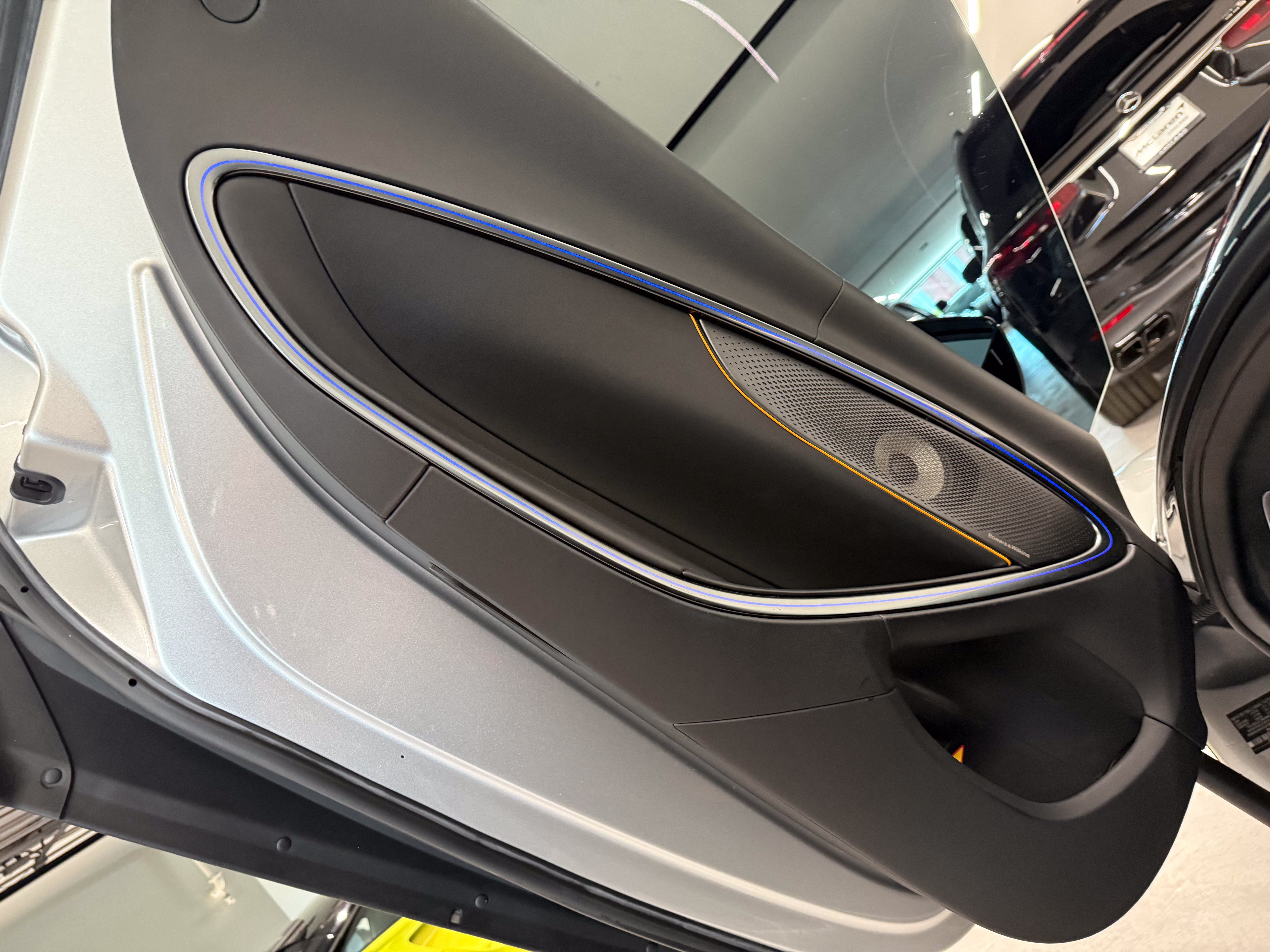 Used 2023 McLaren Artura RWD image 16