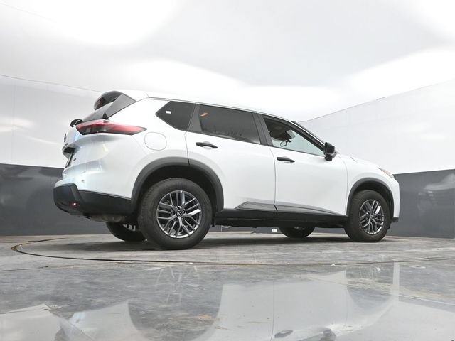 Used 2024 Nissan Rogue S AWD/4WD image 48