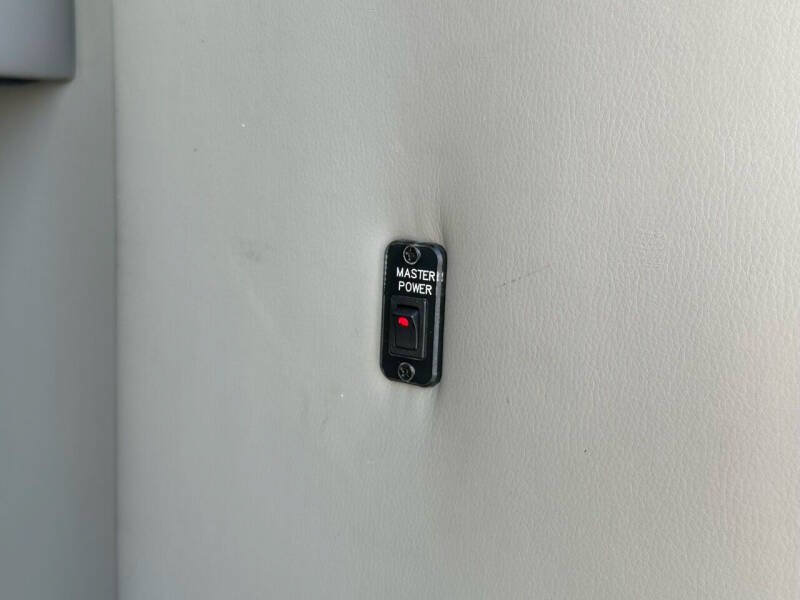 Used 2014 Mercedes-Benz Sprinter 2500 image 17