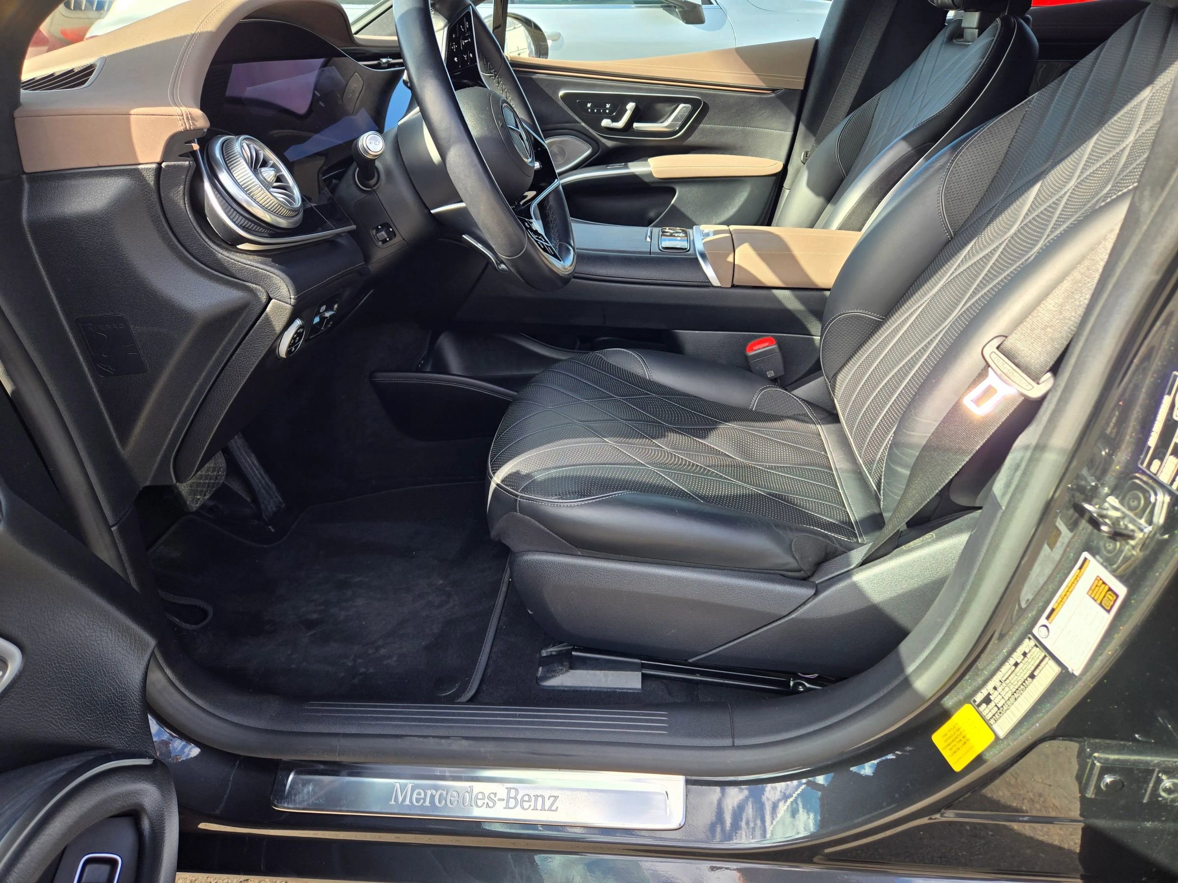 Used 2023 Mercedes-Benz EQS 580 4MATIC Sedan w/ Exclusive Trim Package image 37