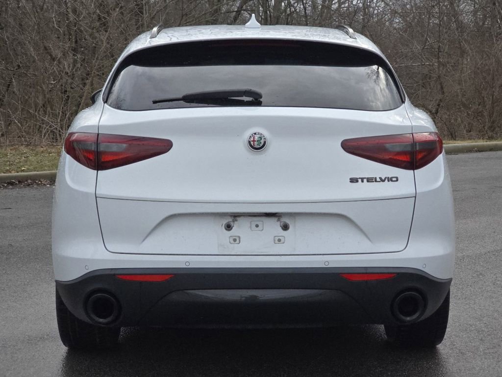 Used 2020 Alfa Romeo Stelvio w/ Nero Edizione image 11