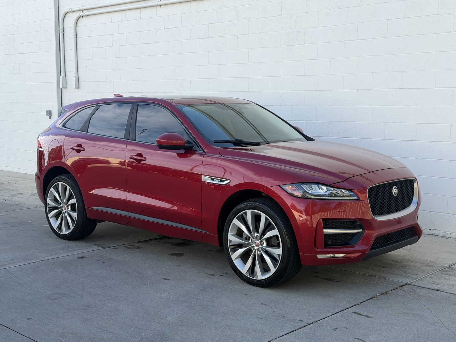 Used 2017 Jaguar F-PACE R-Sport AWD/4WD image 3